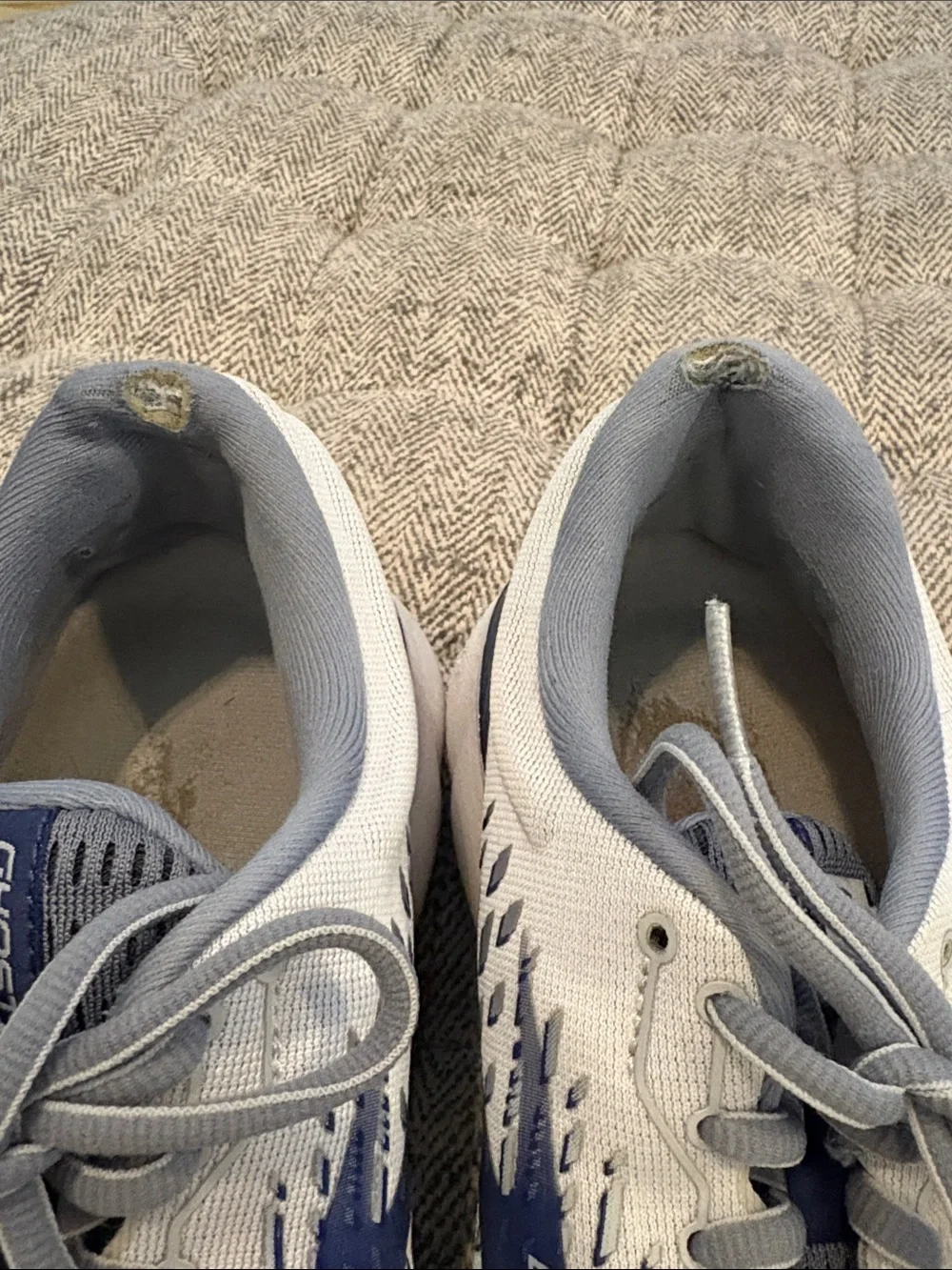 Brooks Ghost 13 running shoes size 8.5 M